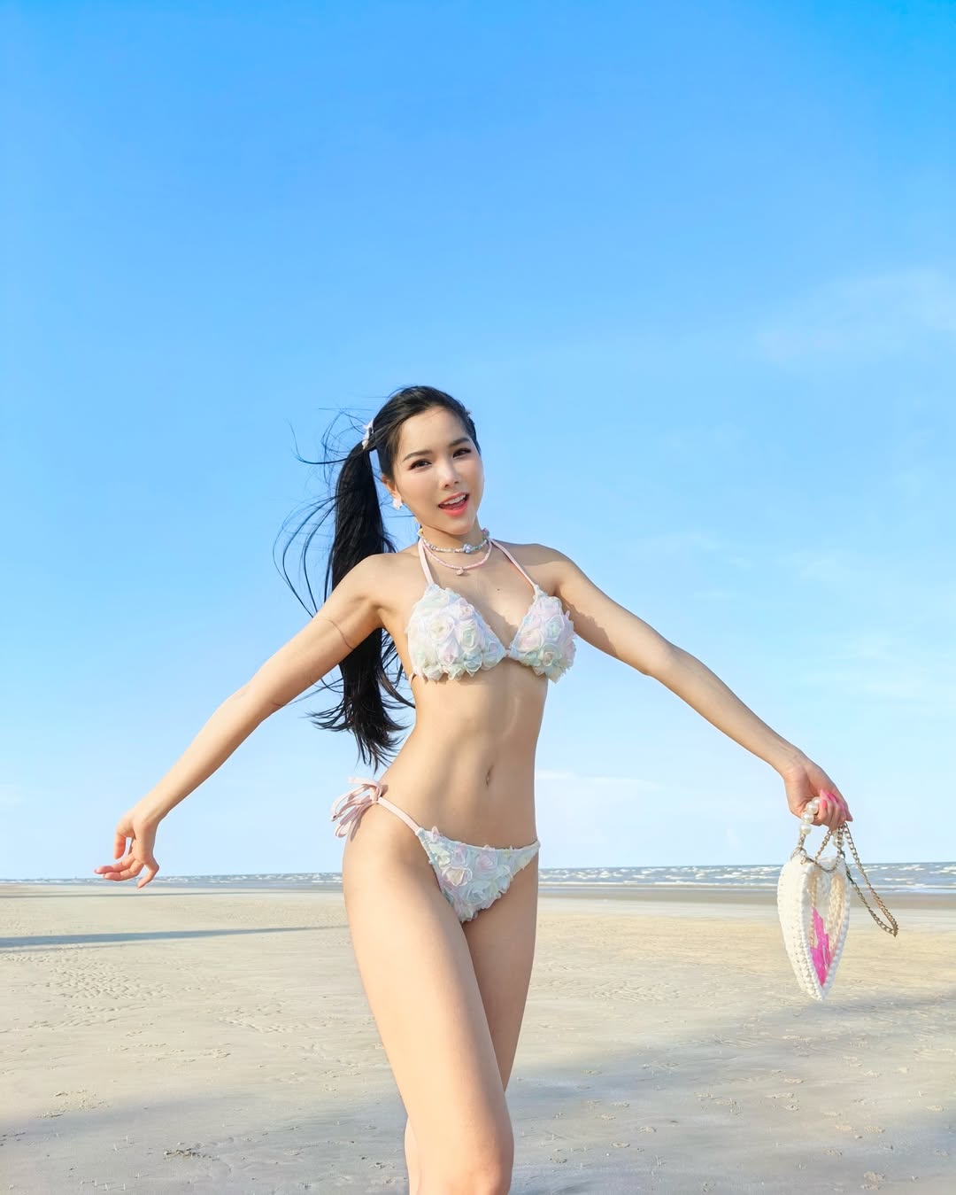 ใบเฟิร์น พิชญ์ชามญช์ สาว Onlyfans สุดเซ็กซี่ ดีกรีนางงาม 37
