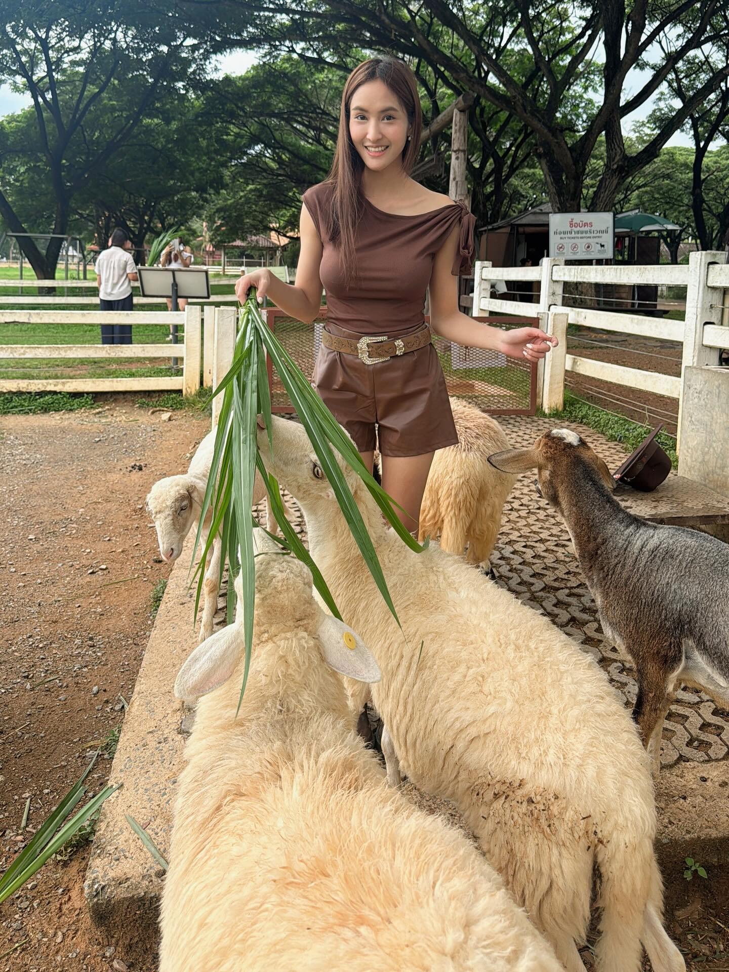 Aern wisetchat สาวหวานปนเซ็กซี่ที่บาลานซ์แฟชั่นกับพลังบวก 26