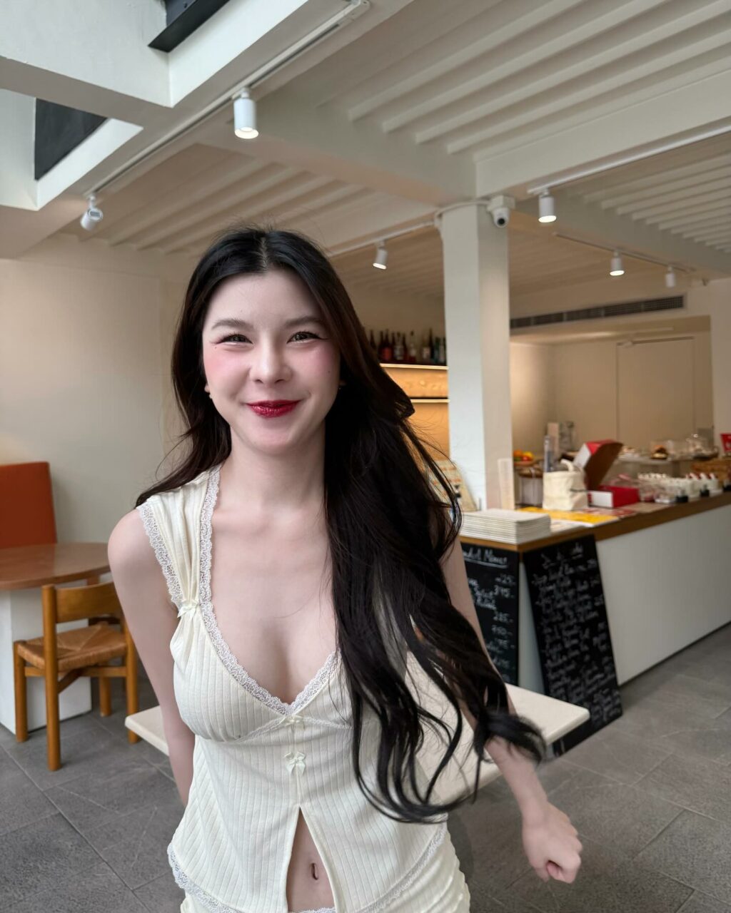 น้องหวาน รวีวรรณ vk สาวหมวยน่ารัก ยิ้มทีใจละลาย 16