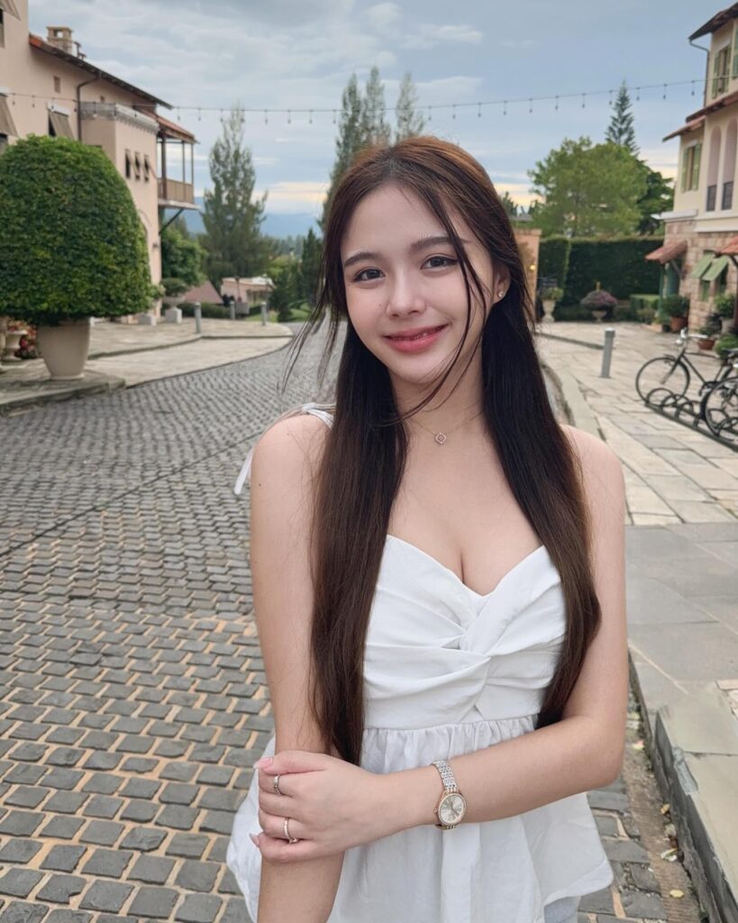 น้องน้ำแฟนครูเต้ย หทัยชนก นพเก้า ยิ้มสดใส